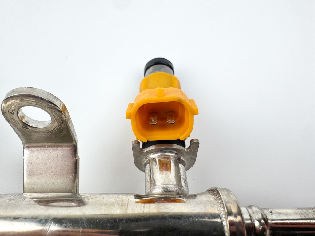 2004 Yamaha 150 HP 4 Stroke Outboard Fuel Injector Set W/ Rail 63P-13160-00-00 OEM