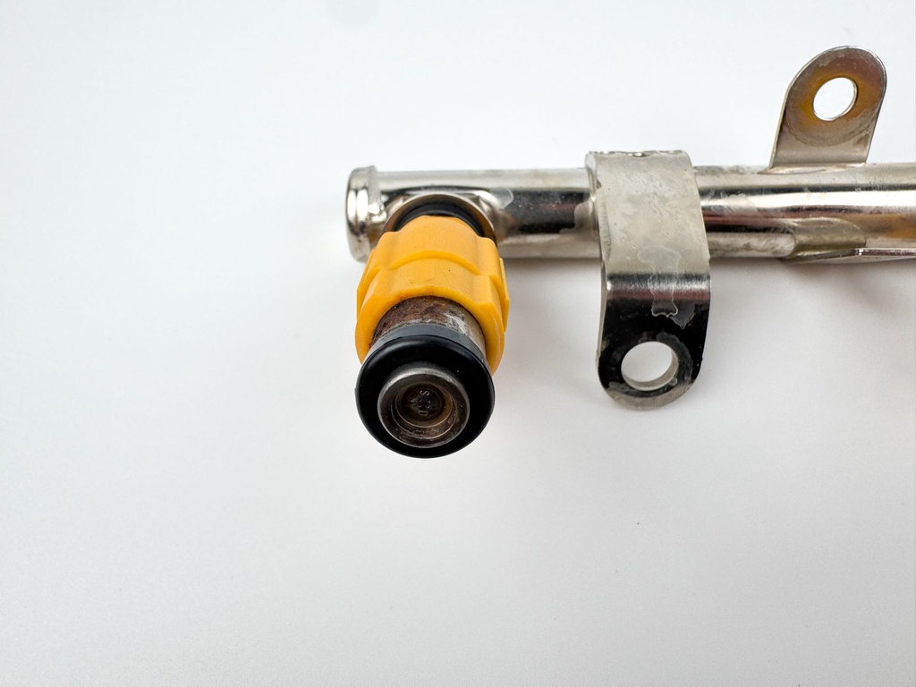 2004 Yamaha 150 HP 4 Stroke Outboard Fuel Injector Set W/ Rail 63P-13160-00-00 OEM