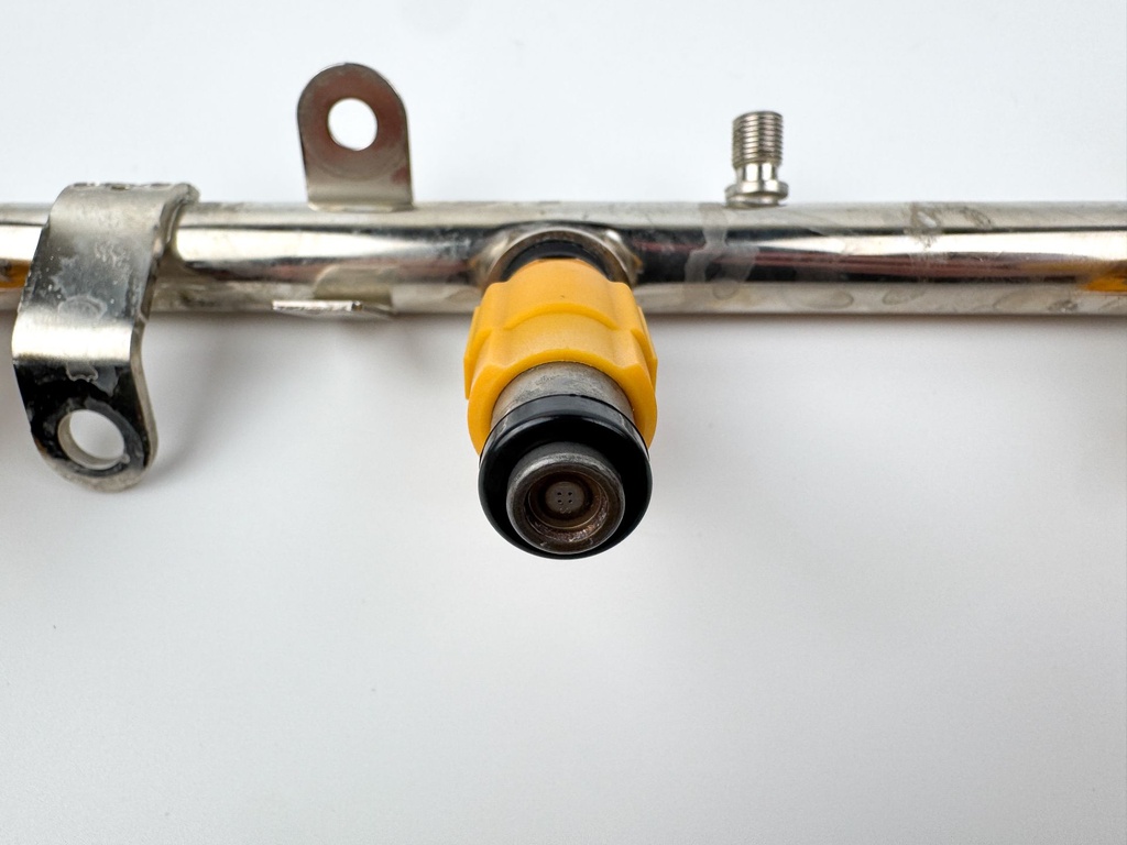 2004 Yamaha 150 HP 4 Stroke Outboard Fuel Injector Set W/ Rail 63P-13160-00-00 OEM