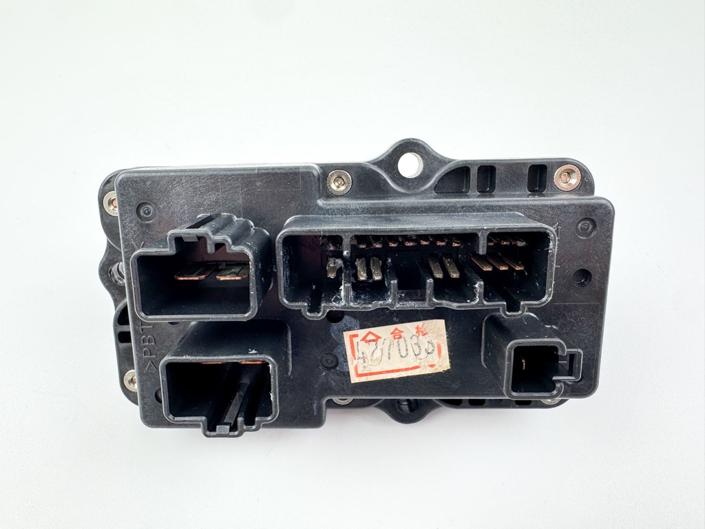 2004 Yamaha 150 HP 4 Stroke Outboard Fuse Box 63P-82170-00-00 OEM