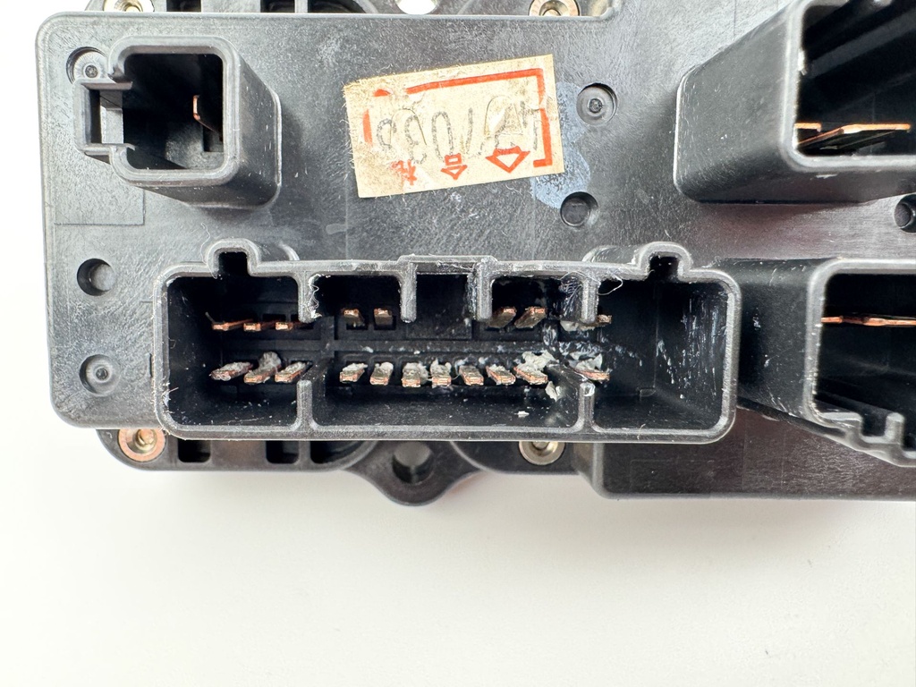 2004 Yamaha 150 HP 4 Stroke Outboard Fuse Box 63P-82170-00-00 OEM