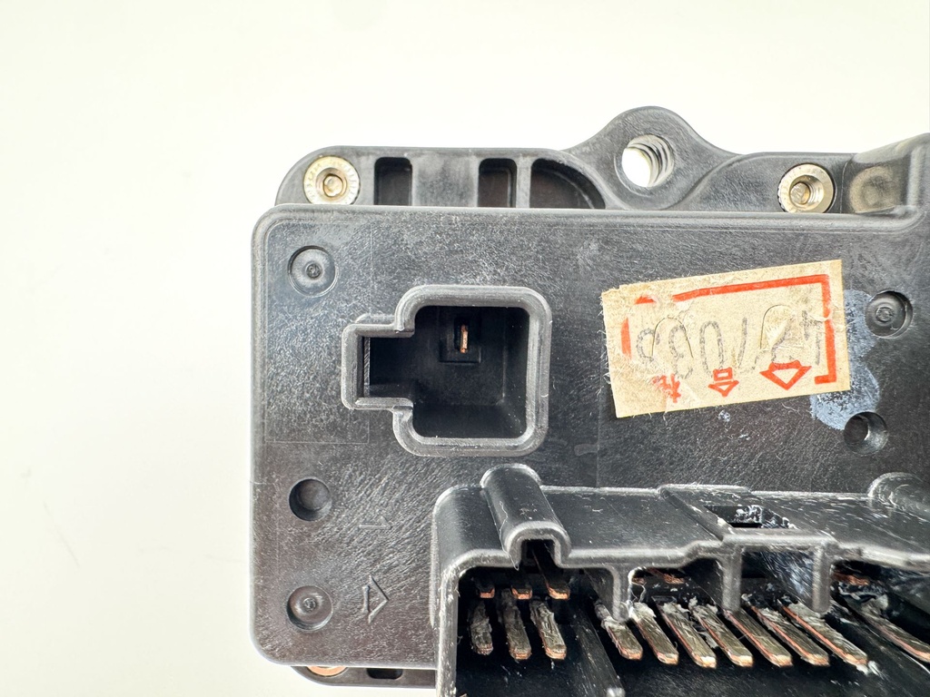 2004 Yamaha 150 HP 4 Stroke Outboard Fuse Box 63P-82170-00-00 OEM