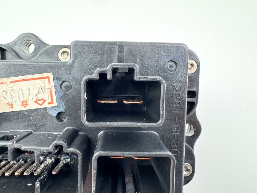 2004 Yamaha 150 HP 4 Stroke Outboard Fuse Box 63P-82170-00-00 OEM