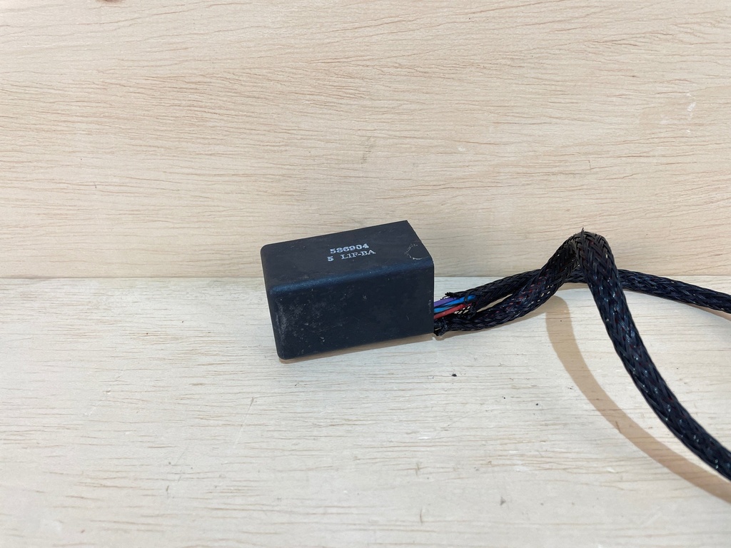 2008 Evinrude Etec 115HP Exhaust Valve Control Module 0586904