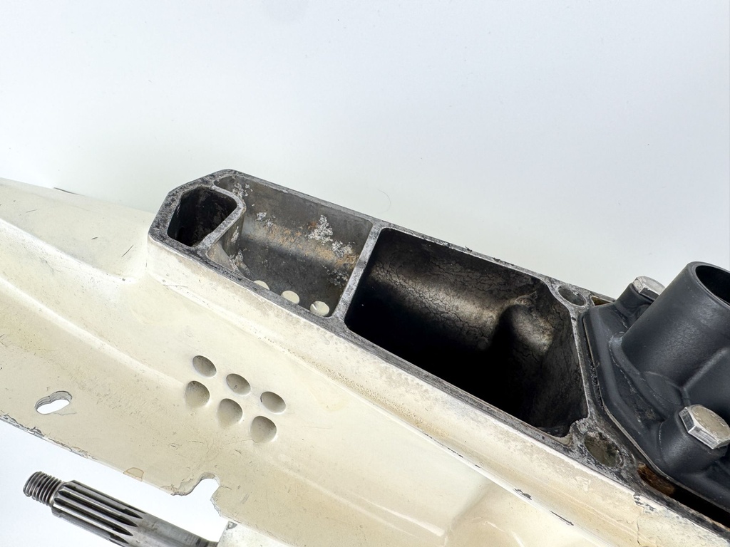1989-92 Johnson 40 HP 2 Stroke Outboard 20" Lower Unit Gear Case 0433341