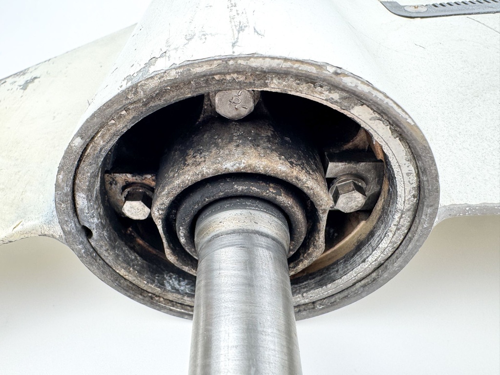 1989-92 Johnson 40 HP 2 Stroke Outboard 20" Lower Unit Gear Case 0433341