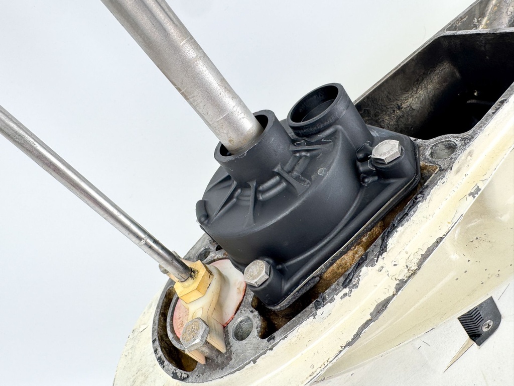 1989-92 Johnson 40 HP 2 Stroke Outboard 20" Lower Unit Gear Case 0433341