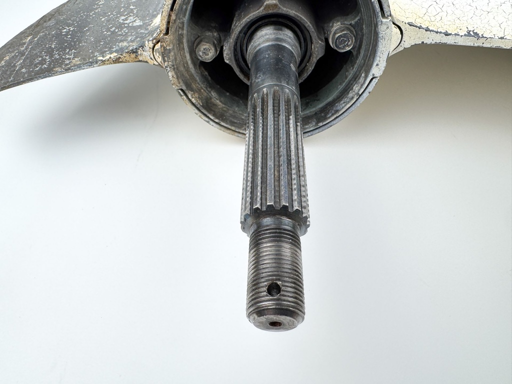 04-06 Yamaha 300HP 2 Stroke Outboard 25" Lower Unit Gear Case Counter