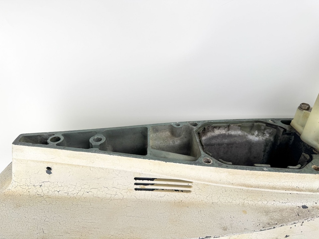 04-06 Yamaha 300HP 2 Stroke Outboard 25" Lower Unit Gear Case Counter