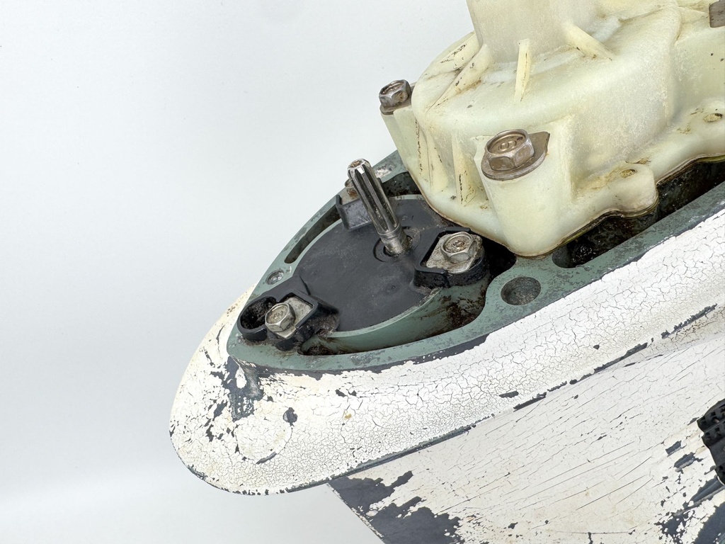 04-06 Yamaha 300HP 2 Stroke Outboard 25" Lower Unit Gear Case Counter