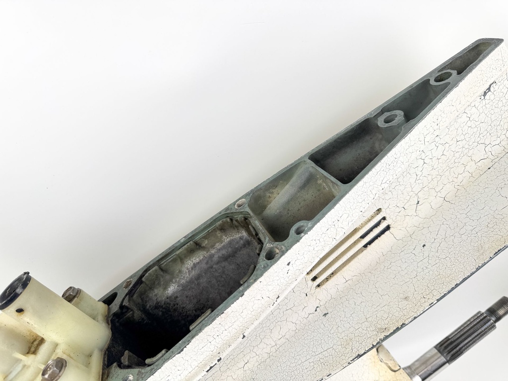 04-06 Yamaha 300HP 2 Stroke Outboard 25" Lower Unit Gear Case Counter