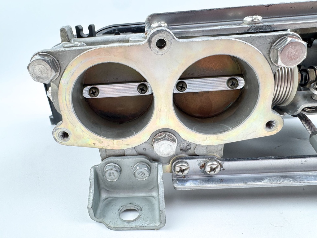 2004 Yamaha 150 HP 4 Stroke Outboard Intake Manifold & Throttle Body 63P-14440-00-00 OEM