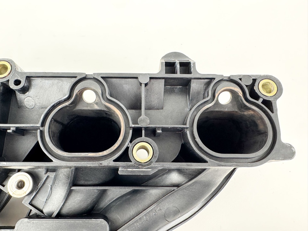 2004 Yamaha 150 HP 4 Stroke Outboard Intake Manifold & Throttle Body 63P-14440-00-00 OEM