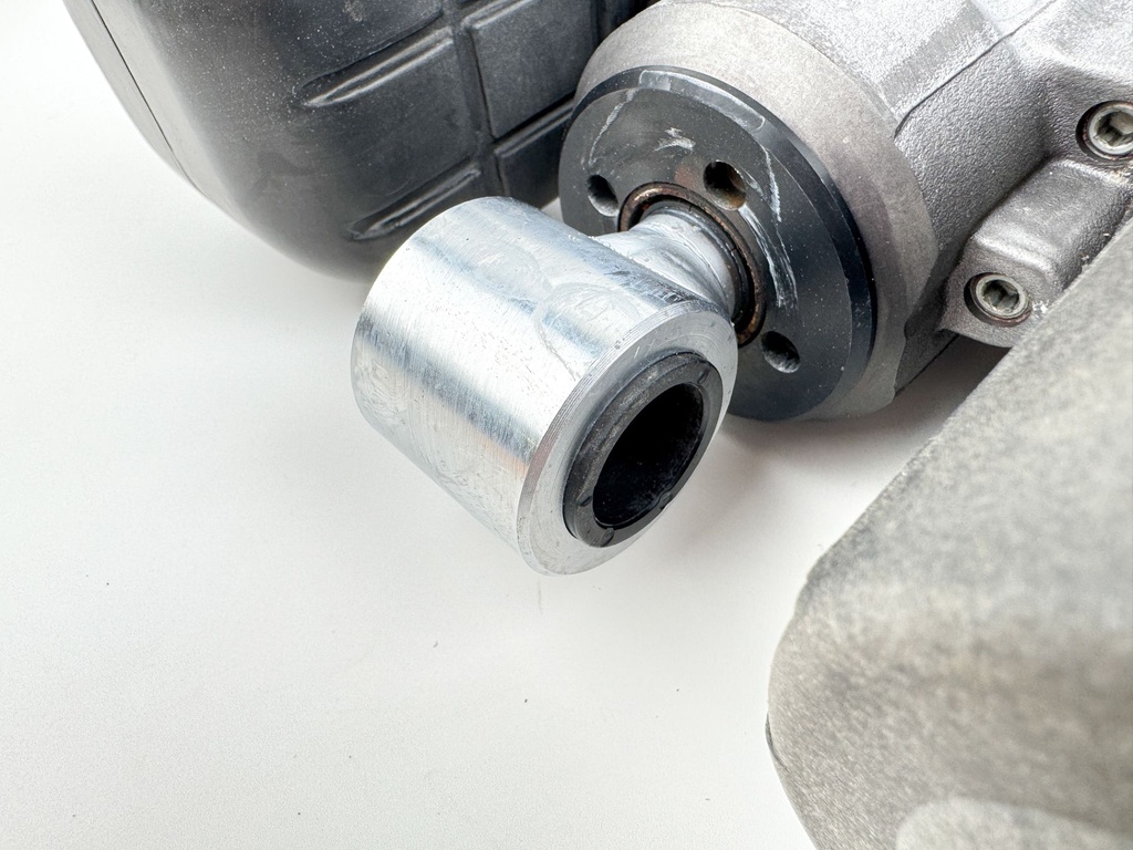 2002 + Honda 90 115 130 135 150 200 225 HP Outboard Power Trim Tilt Unit