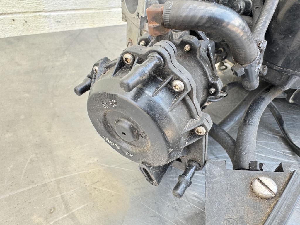 1989 Johnson 40 HP 2 Stroke Outboard Powerhead 0398872 OEM