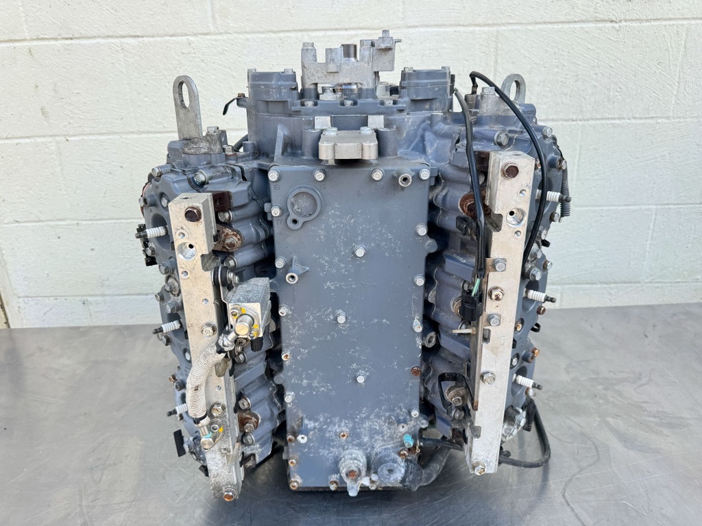 2005 Yamaha 300HP HPDI 2 Stroke Outboard Powerhead Crankcase Assembly
