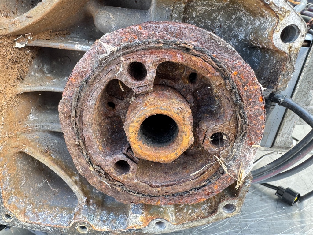 2005 Yamaha 300HP HPDI 2 Stroke Outboard Powerhead Crankcase Assembly