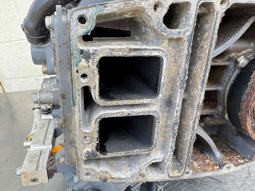 2004 Yamaha 300HP HPDI 2 Stroke Outboard Powerhead Crankcase Assembly