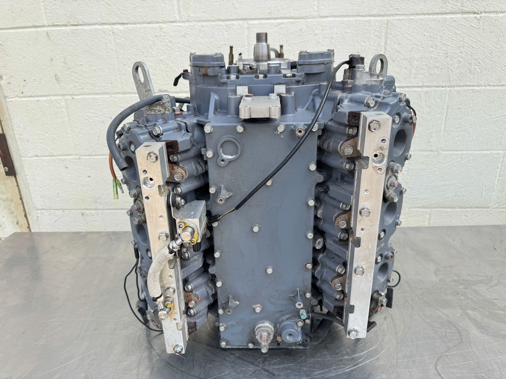 2004 Yamaha 300HP HPDI 2 Stroke Outboard Powerhead Crankcase Assembly