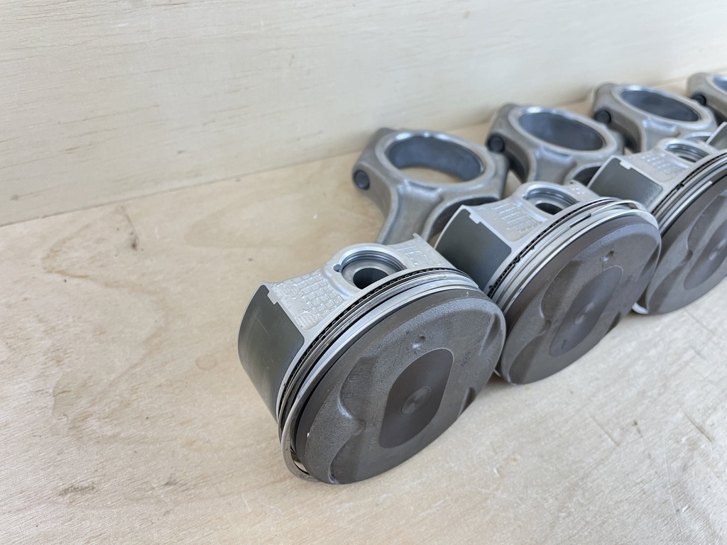 2010 Mercury 90HP 4 Stroke Outboard Piston & Connecting Rod Assembly 898472T01