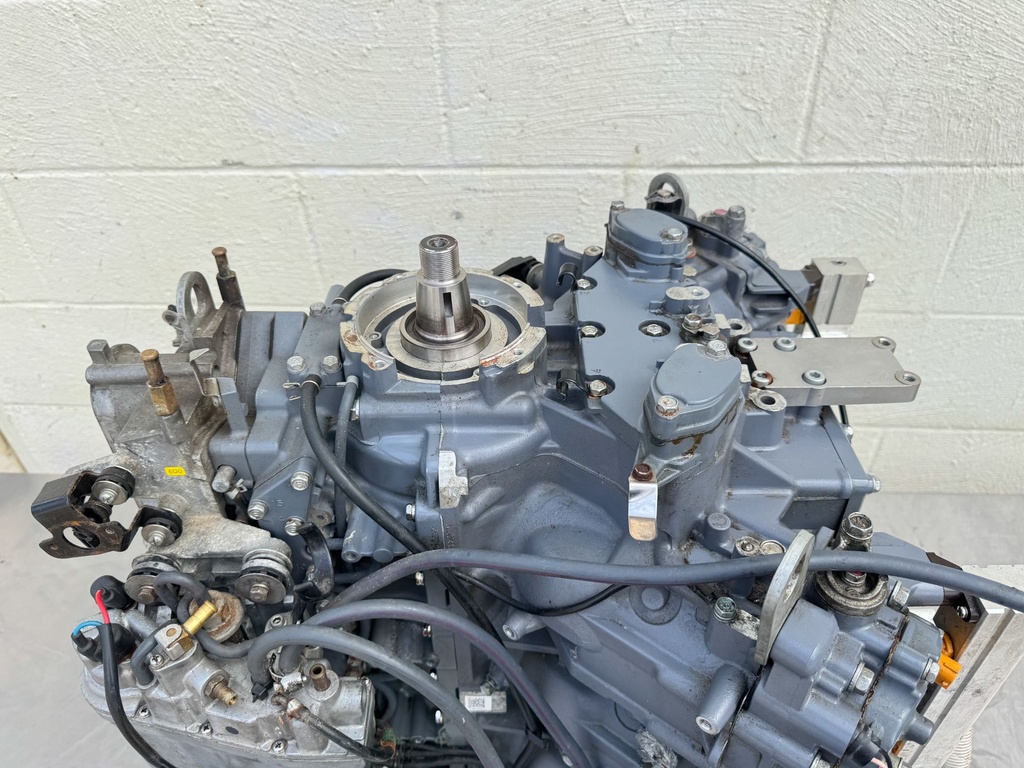 2004 Yamaha 300HP HPDI 2 Stroke Outboard Powerhead Crankcase Assembly