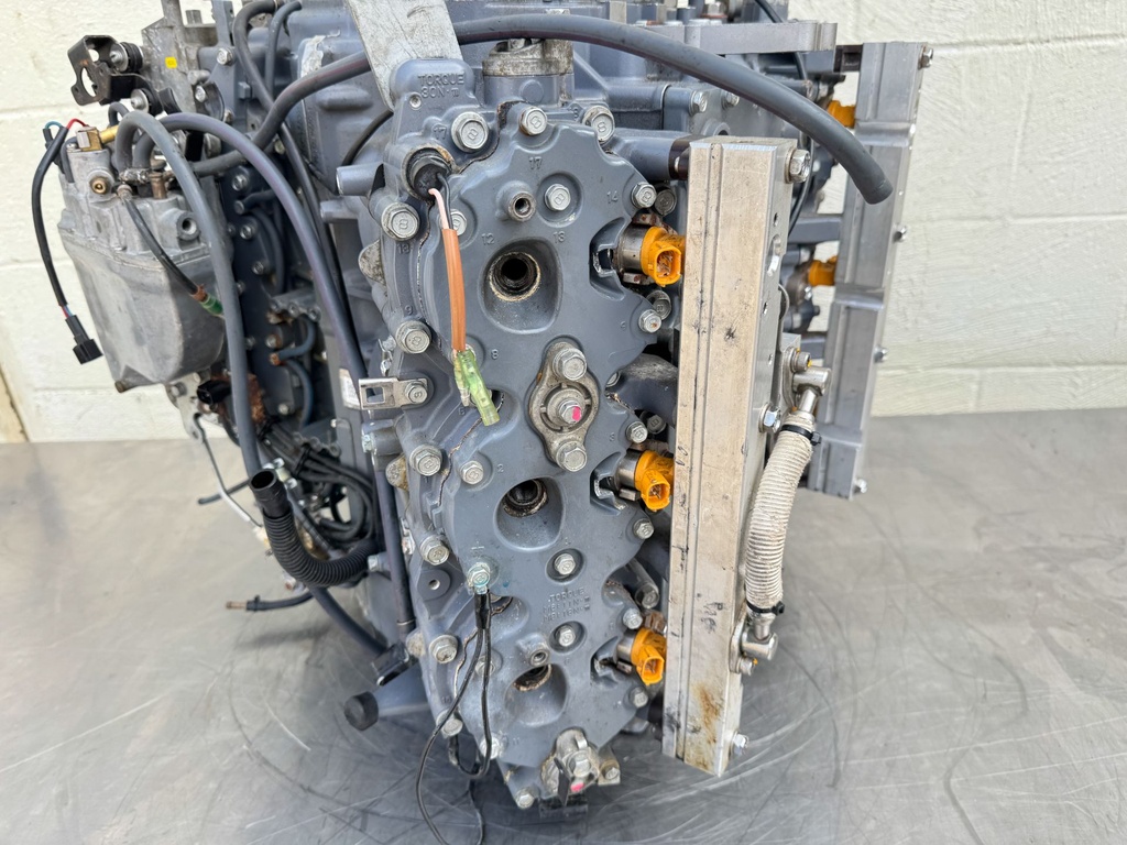 2004 Yamaha 300HP HPDI 2 Stroke Outboard Powerhead Crankcase Assembly