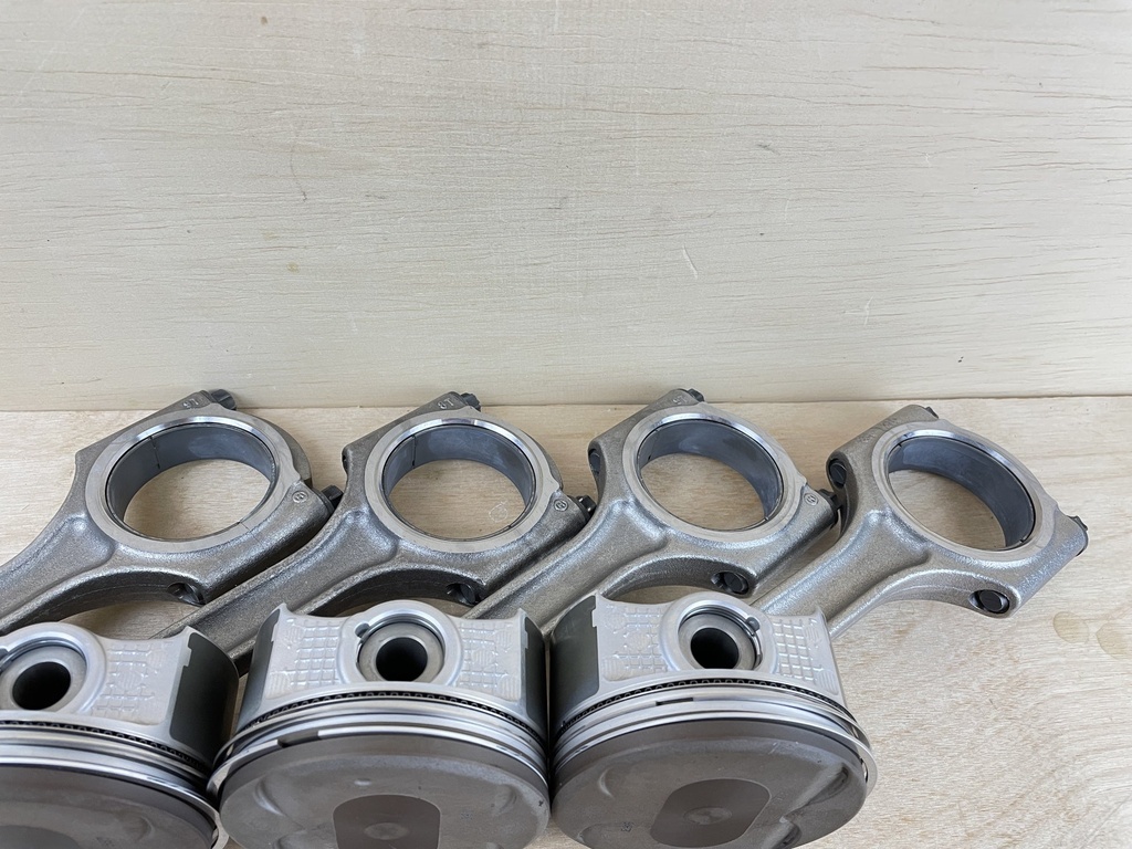 2010 Mercury 90HP 4 Stroke Outboard Piston & Connecting Rod Assembly 898472T01