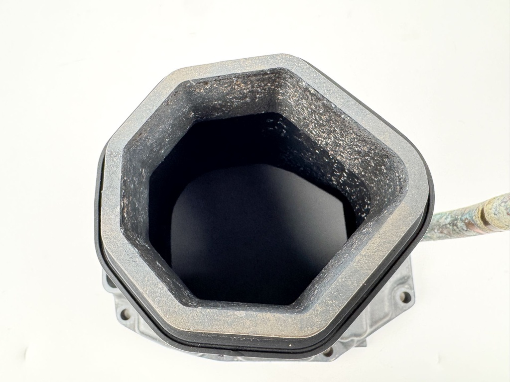 2011 Yamaha 150 HP 4 Stroke Outboard Exhaust Muffler 63P-14711-01-9S OEM