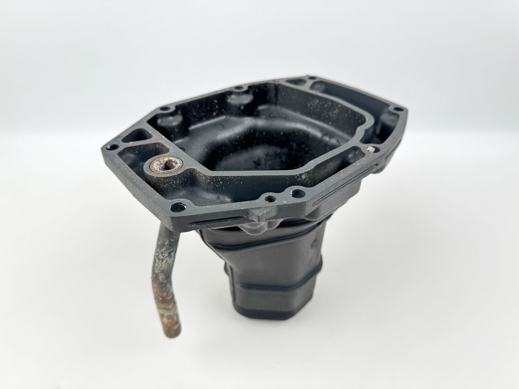 2011 Yamaha 150 HP 4 Stroke Outboard Exhaust Muffler 63P-14711-01-9S OEM