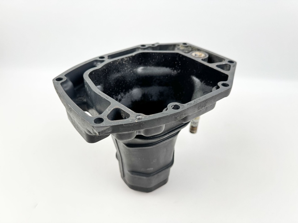 2011 Yamaha 150 HP 4 Stroke Outboard Exhaust Muffler 63P-14711-01-9S OEM