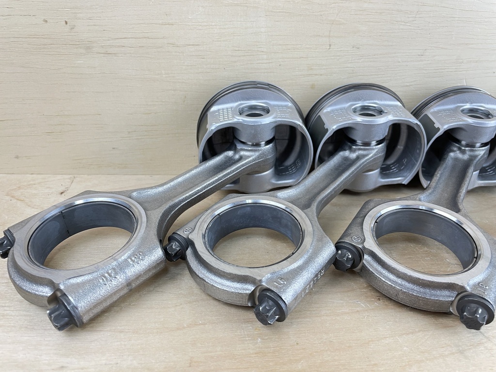 2010 Mercury 90HP 4 Stroke Outboard Piston & Connecting Rod Assembly 898472T01