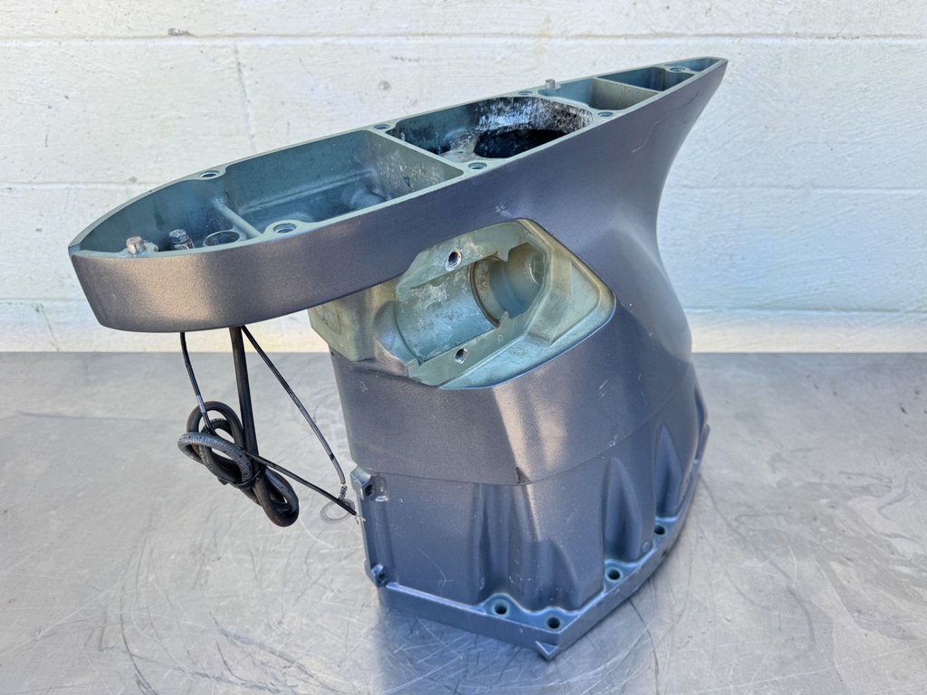 2004 Yamaha 150 HP 4 Stroke Outboard Upper Casing Midsection 63P-45111-00-8D OEM