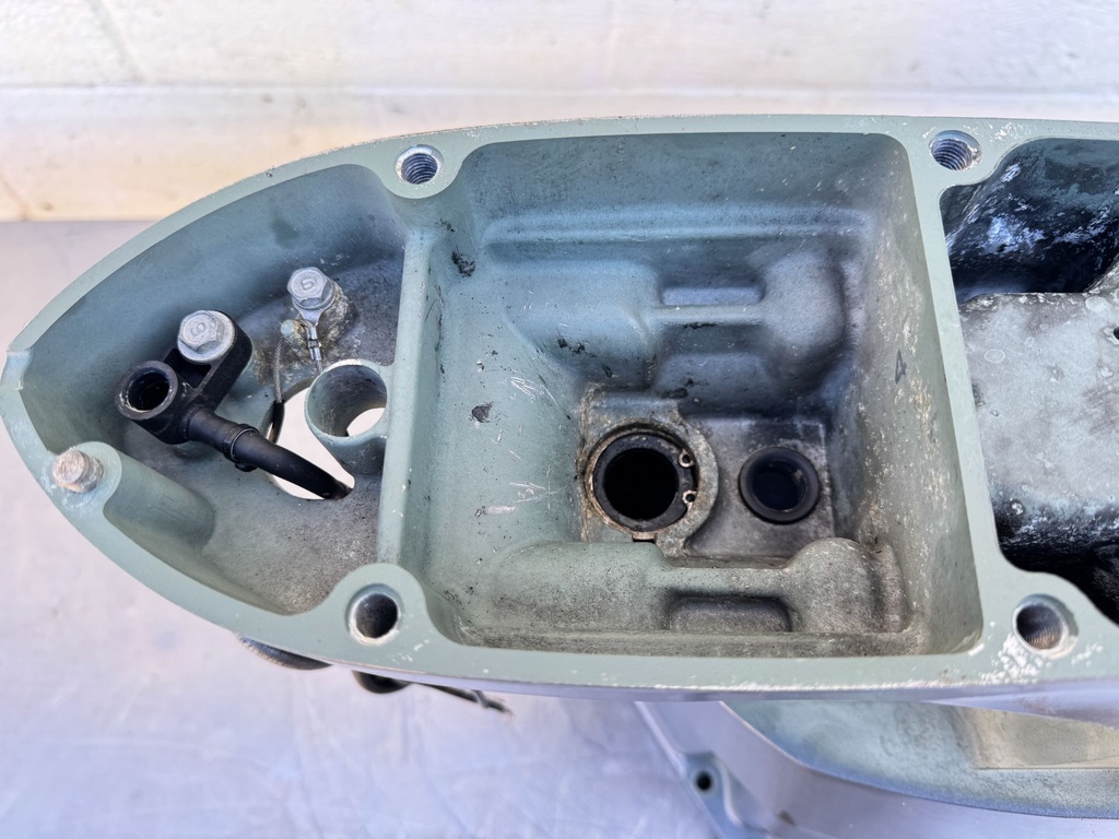 2004 Yamaha 150 HP 4 Stroke Outboard Upper Casing Midsection 63P-45111-00-8D OEM