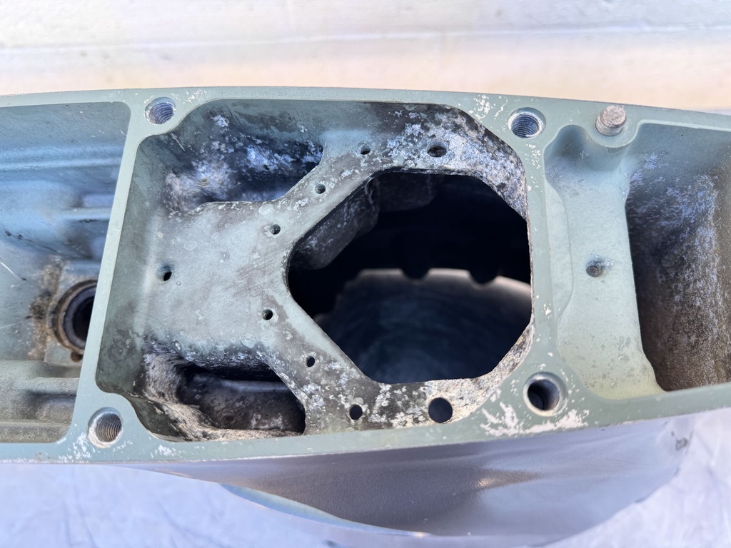 2004 Yamaha 150 HP 4 Stroke Outboard Upper Casing Midsection 63P-45111-00-8D OEM