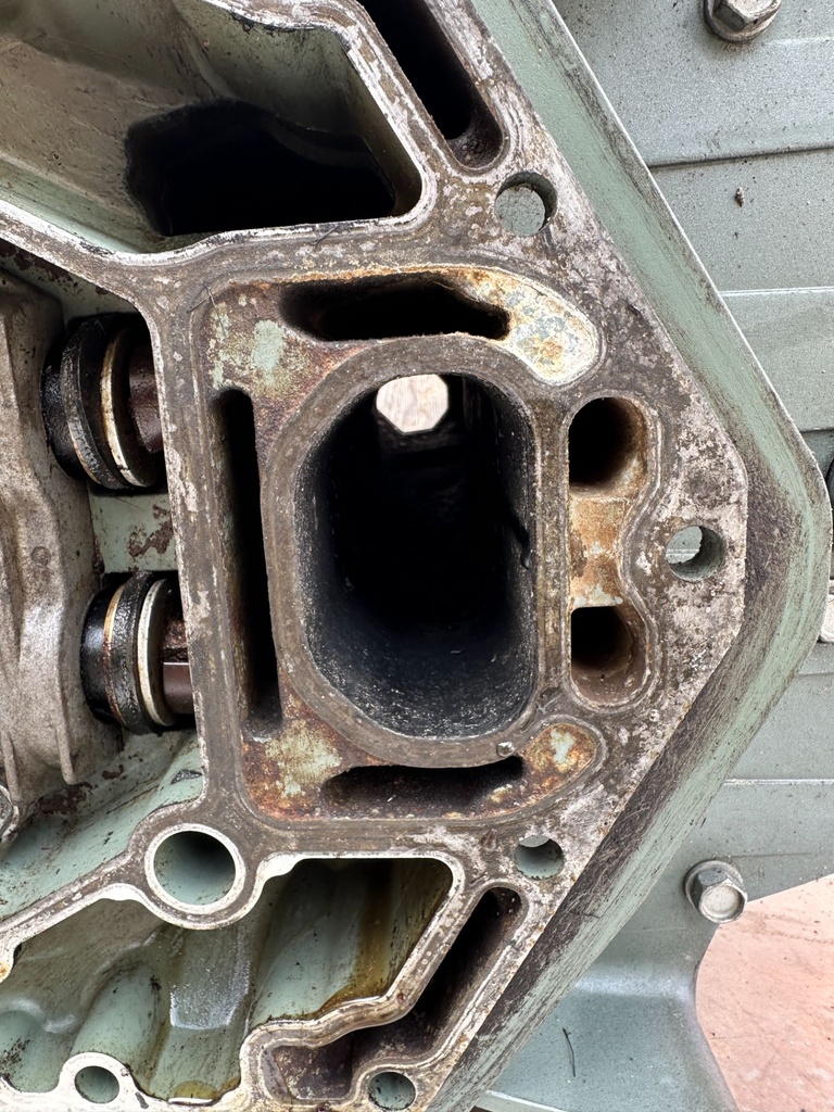 2003 Yamaha 225 HP 4 Stroke Outboard Complete Midsection & Swivel Bracket ONLY OEM