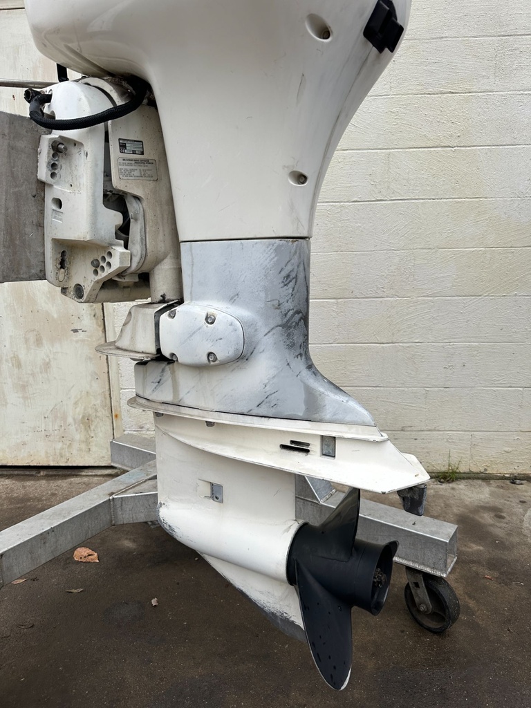 2001 Johnson 150 HP 2 Stroke Outboard Engine With 25" Shaft