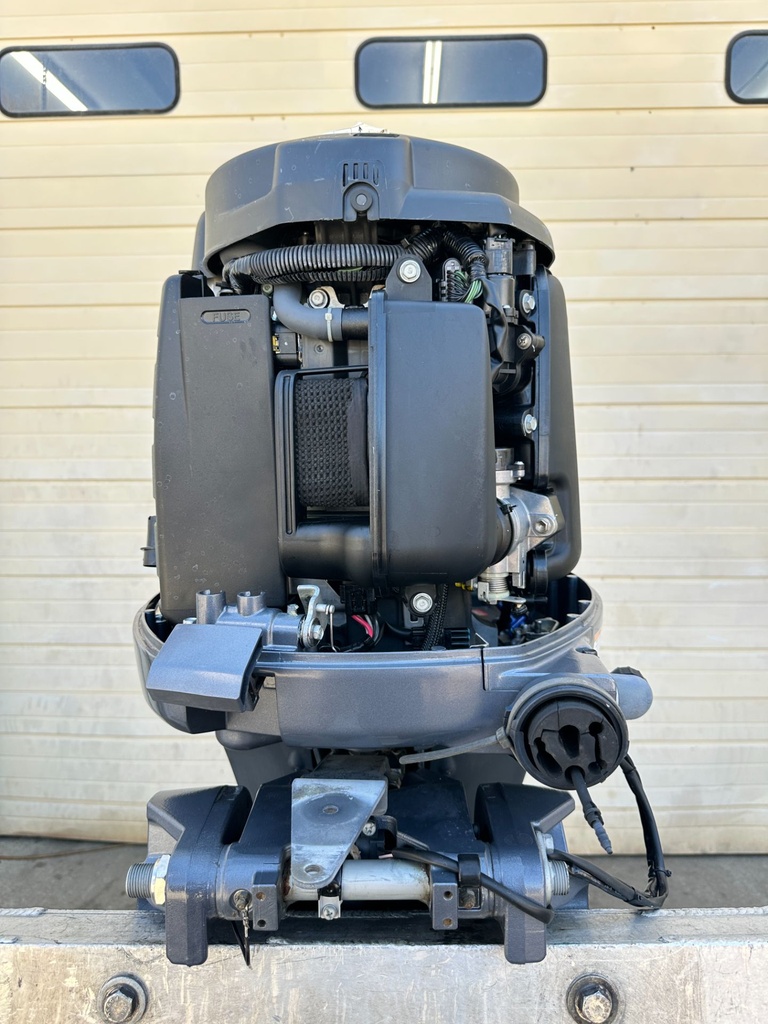 2010 Yamaha 90 HP 4 Stroke Outboard Engine W/ 25" Shaft 120 Hours