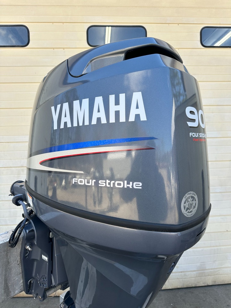 2010 Yamaha 90 HP 4 Stroke Outboard Engine W/ 25" Shaft 120 Hours