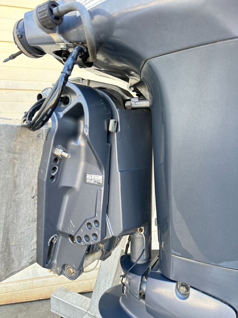 2010 Yamaha 90 HP 4 Stroke Outboard Engine W/ 25" Shaft 120 Hours