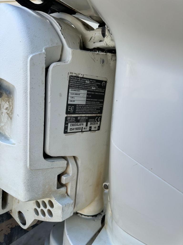 2014 Evinrude 90 HP 2 Stroke Outboard Engine W/ 20" Shaft 395 Hours