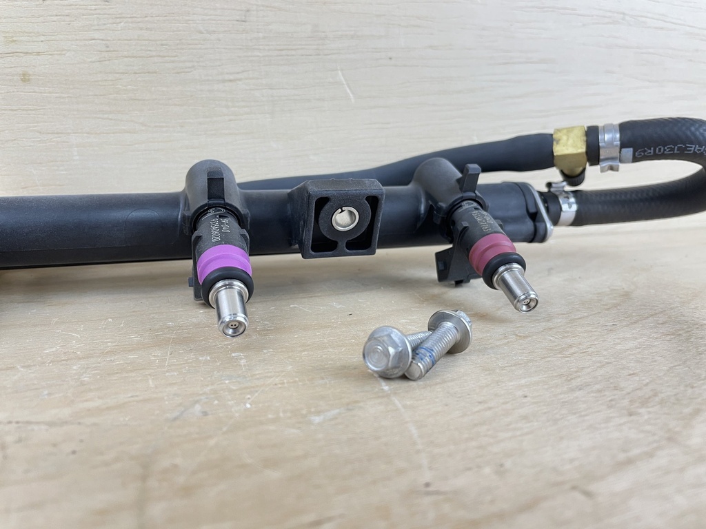 2010 Mercury 90HP 4 Stroke Fuel Rail With Injectors 8M0006027 898103T97