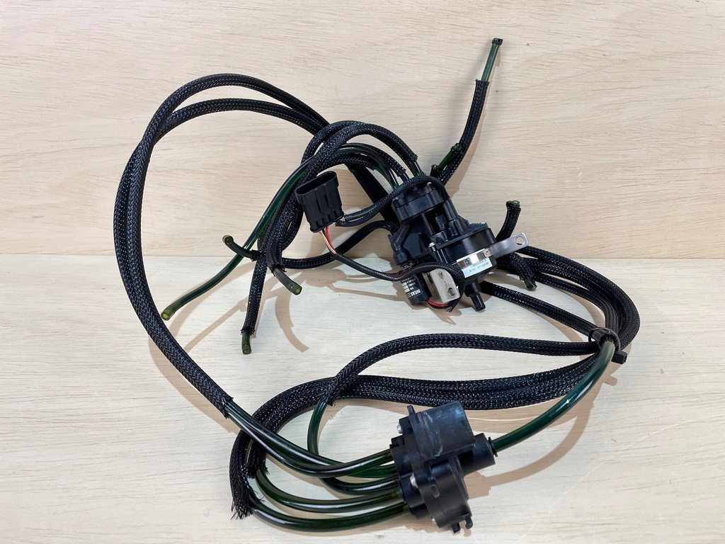 2008 Evinrude Etec 115HP Oil Pump With Rear Oil Manifold 5007232 5007094