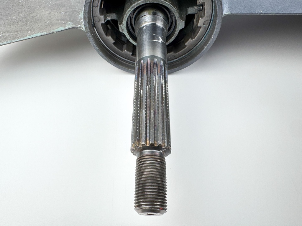 2004 + Yamaha 150HP 4 Stroke 25" Shaft Lower Unit Gear Case 63P-45300-17-8D RH