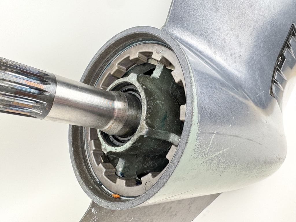 2004 + Yamaha 150HP 4 Stroke 25" Shaft Lower Unit Gear Case 63P-45300-17-8D RH