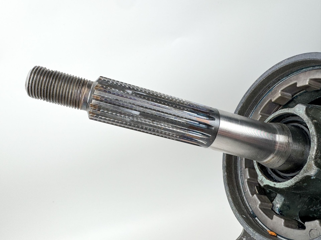 2004 + Yamaha 150HP 4 Stroke 25" Shaft Lower Unit Gear Case 63P-45300-17-8D RH