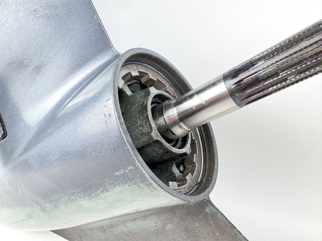 2004 + Yamaha 150HP 4 Stroke 25" Shaft Lower Unit Gear Case 63P-45300-17-8D RH