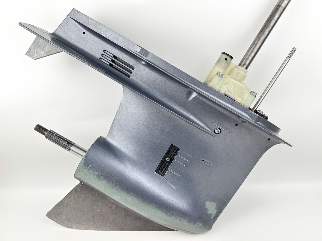 2004 + Yamaha 150HP 4 Stroke 25" Shaft Lower Unit Gear Case 63P-45300-17-8D RH