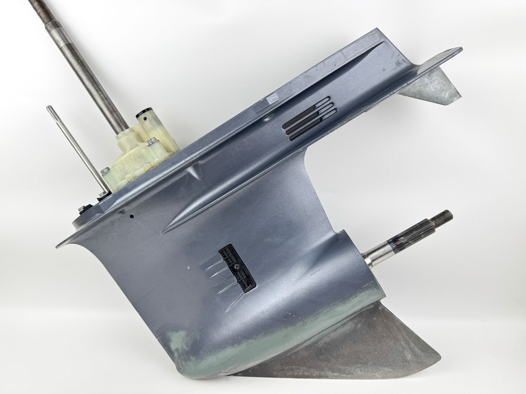 2004 + Yamaha 150HP 4 Stroke 25" Shaft Lower Unit Gear Case 63P-45300-17-8D RH