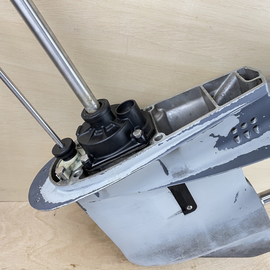 2000 Evinrude Johnson 50HP Outboard 20" Shaft Lower Unit Gearcase Assembly 0435280