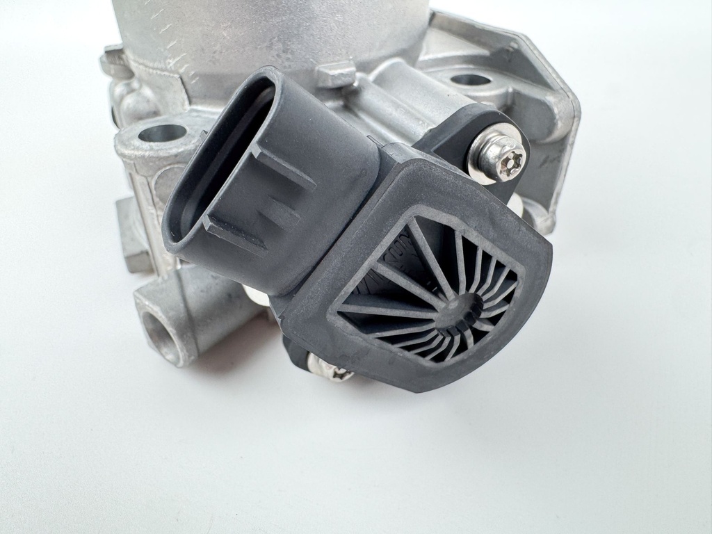 2017 Suzuki 115 HP 4 Stroke Outboard Throttle Body Assembly 13300-92J12 OEM